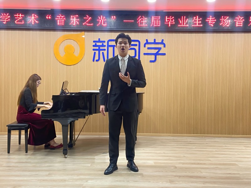 往届优秀毕业生